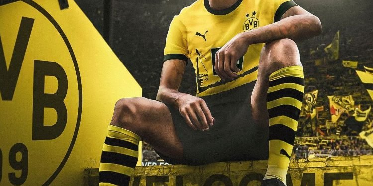 Sancho returns to Dortmund from Manchester United