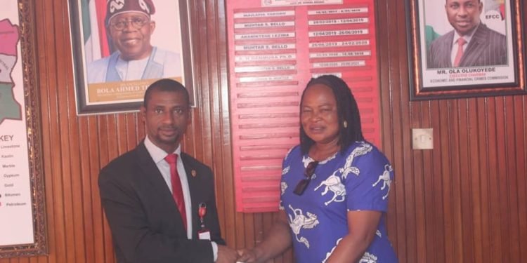 Fraud Victim Commends EFCC on Recovery of N970,000