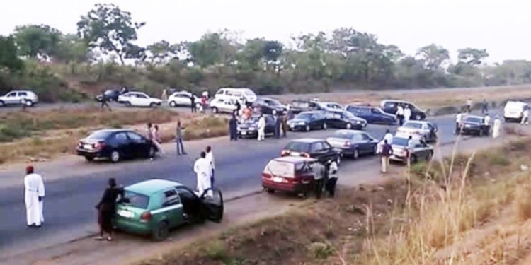 Bandits attacks Abuja-Kaduna highway, killed driver, abducts two