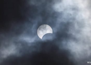 Total eclipse hits America, Mexico, sweeping across North America