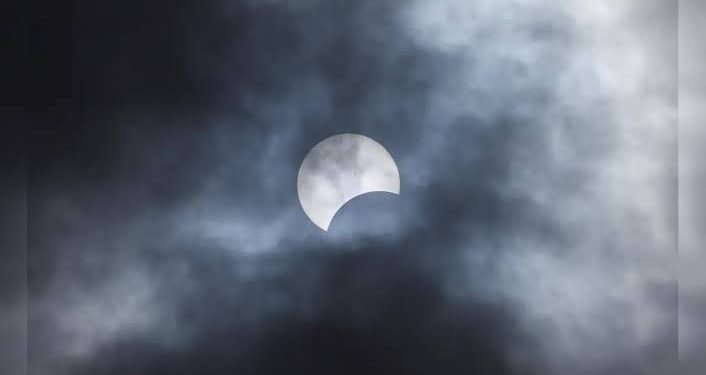 Total eclipse hits America, Mexico, sweeping across North America