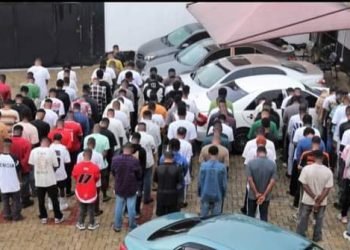 EFCC Arrests 127 Suspected Internet Fraudsters, cars, cash recovered