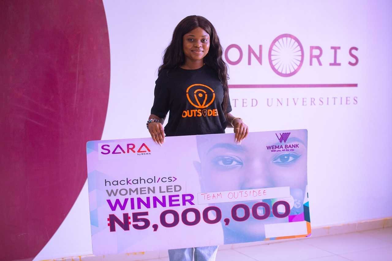 Tochukwu Ifeanyi holding her N5 million cheque